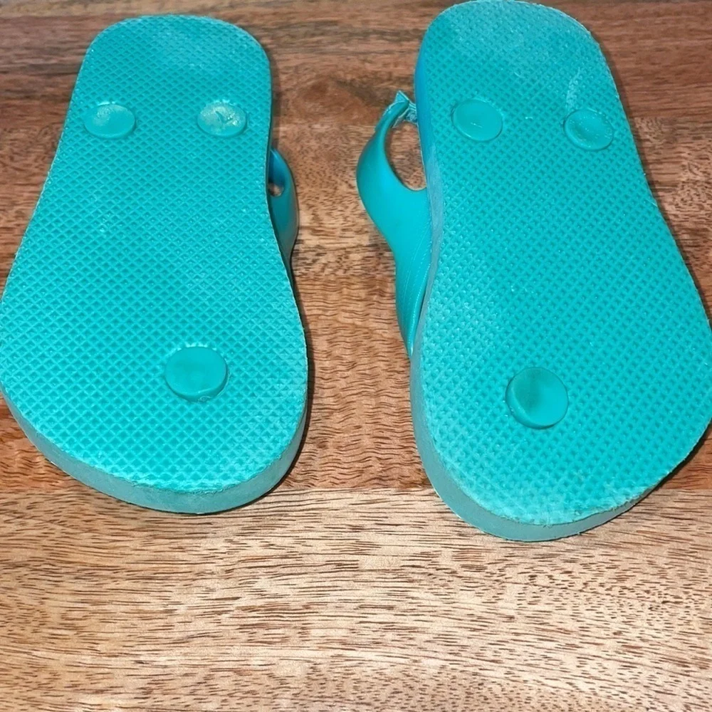 Old navy size 7 toddler flip flops flamingo​​​​​​​​